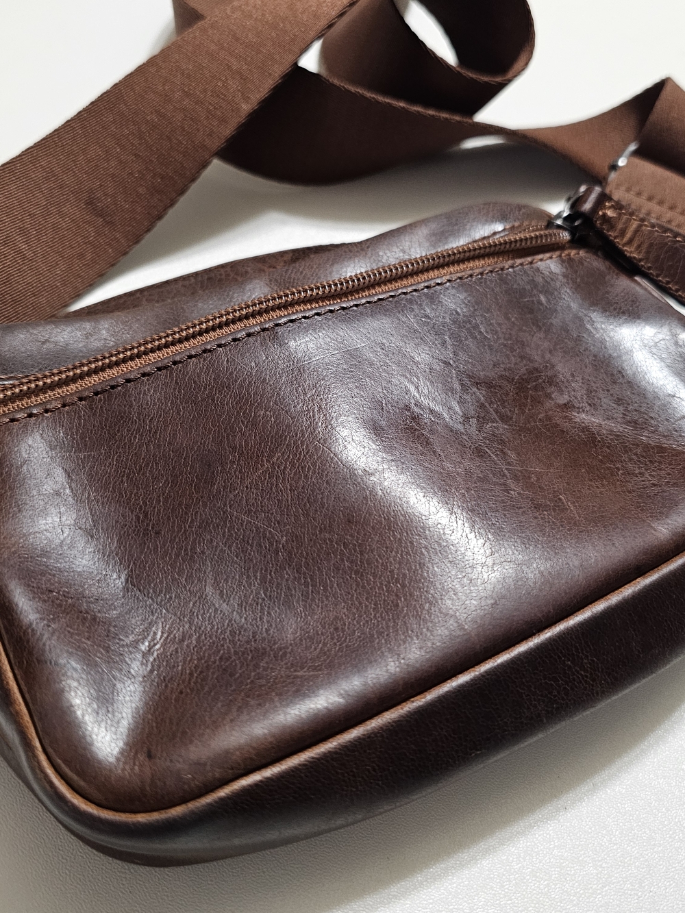 Ariat Dark Brown Leather Crossbody with Embroidered Wing Motif - Picture 2 of 7